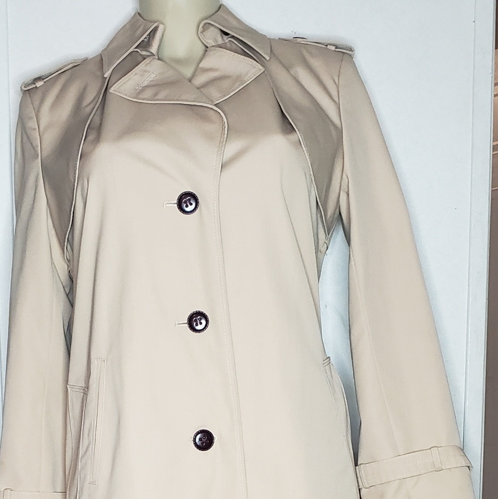Eitienne Aigner sz 6 trench coat *no belt*